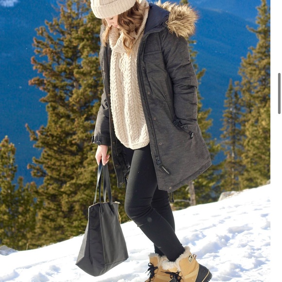 Aritzia Community Paradigm Parka - Picture 2 of 11